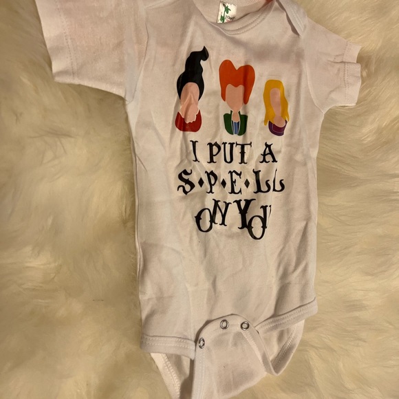 Hocus Pocus onesie for your little boo! - Picture 3 of 4